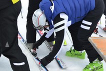 Testování lyží teambuilding