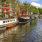 Aktivní dovolená jak má být je plavba po holandských kanálech.